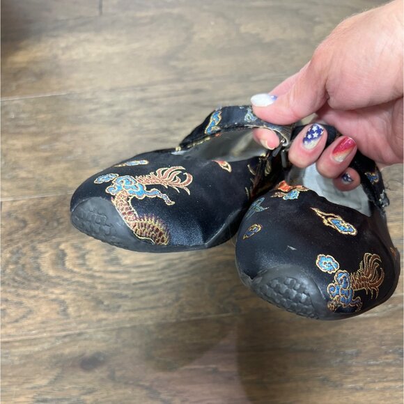 PAZZO Embroidered Mary Jane Flats Black US 8.5 EU 39 EUC - Picture 2 of 9